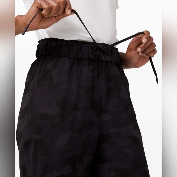 Lululemon Women's Keep Moving Heritage 365 Camo Deep Coal Pants Sz 8 - Picture 4 of 11